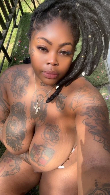 Ebony Naked Twerk Outside 😭 image 6