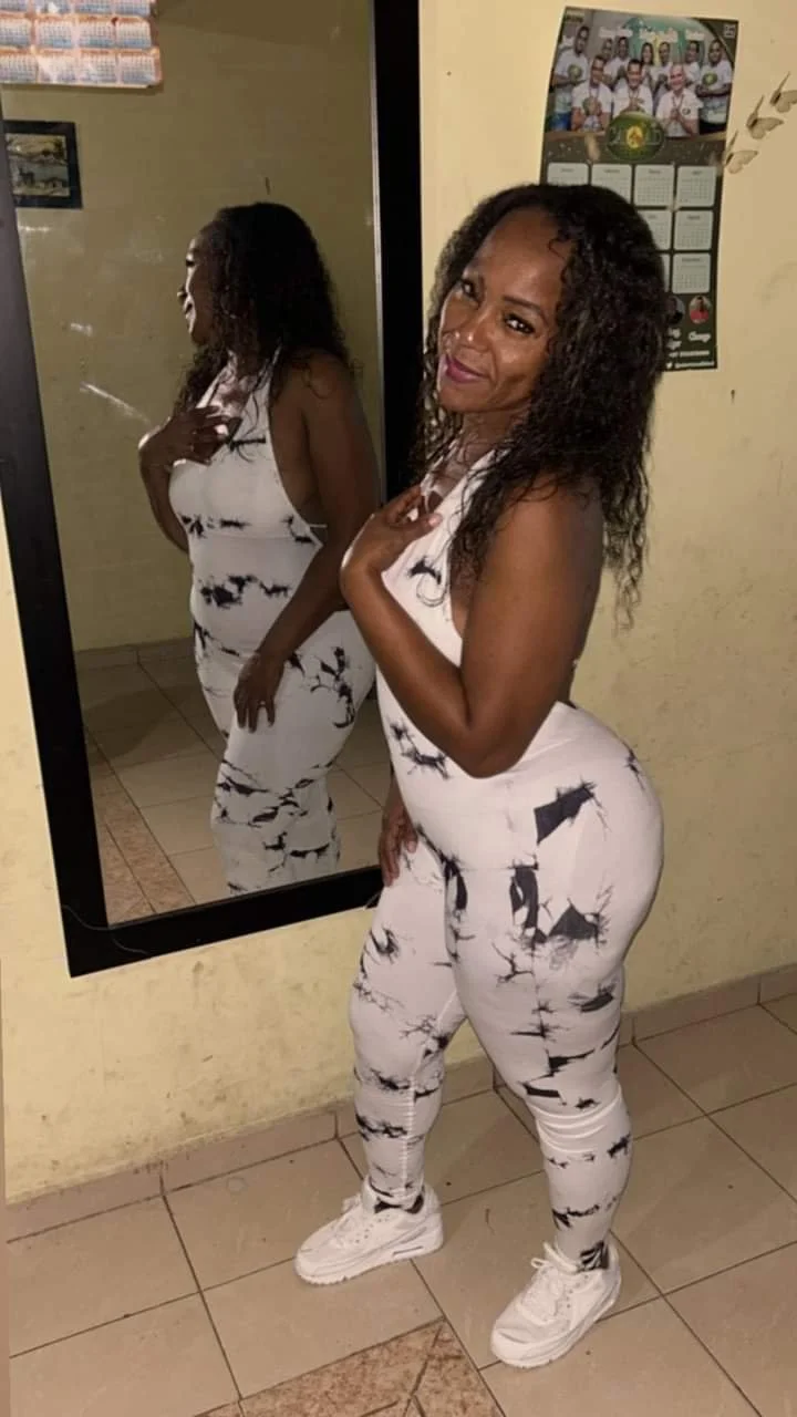 SEXY MORENA NALGONA MILF image 17