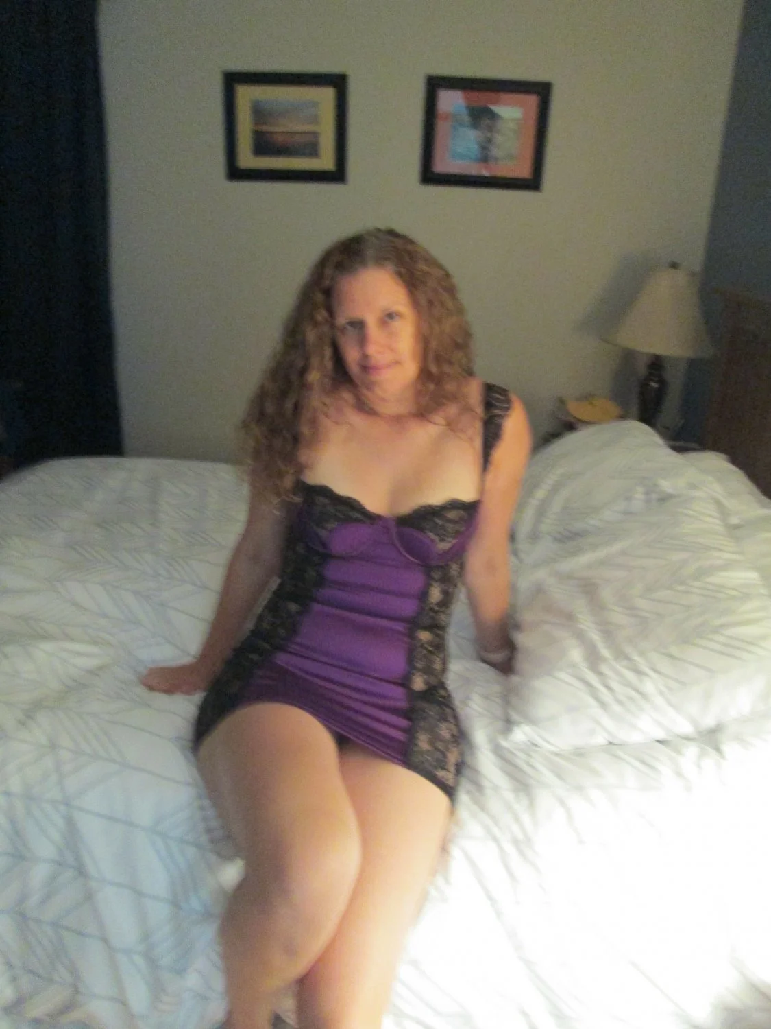 Sexy amateur wife posing image 5