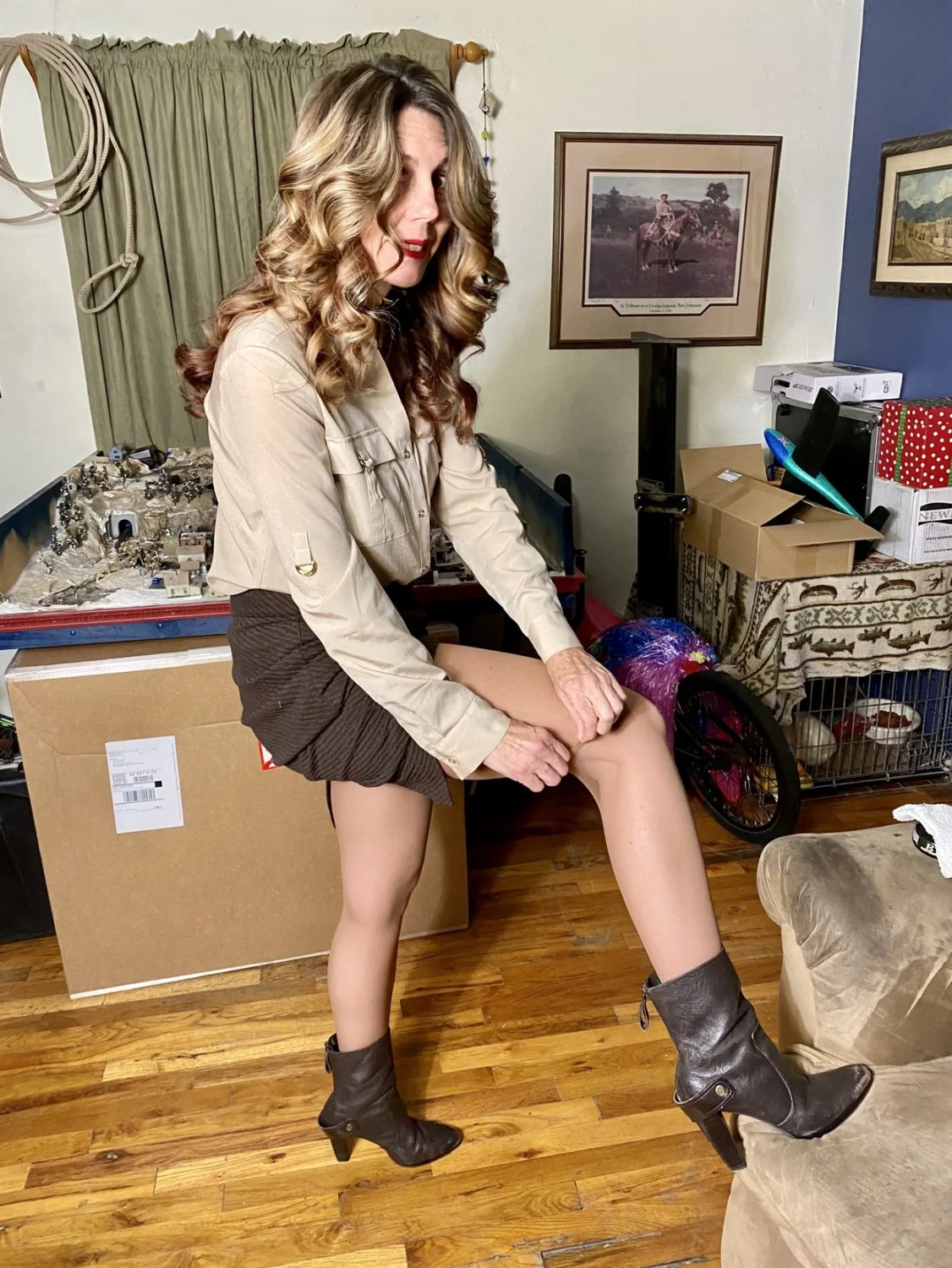 Nylon fetish Paulie and her freaky husband image 18