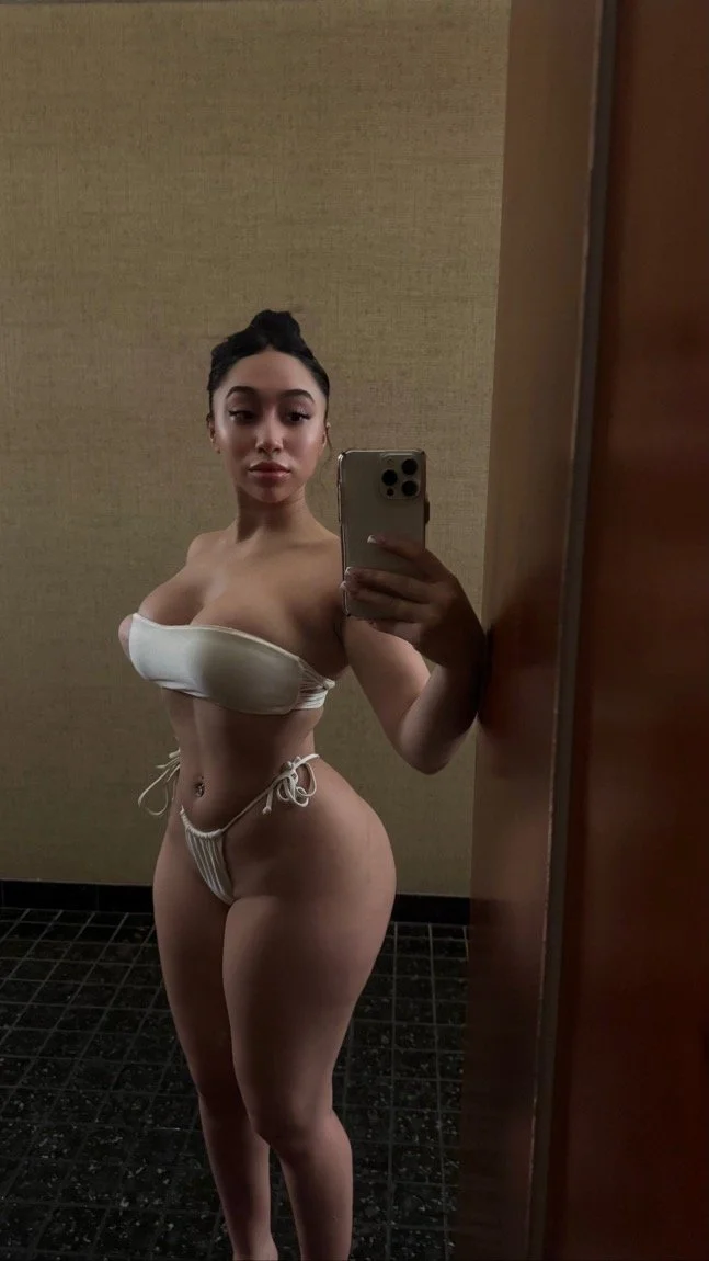 Chicago Latina 🇵🇷 anais main image