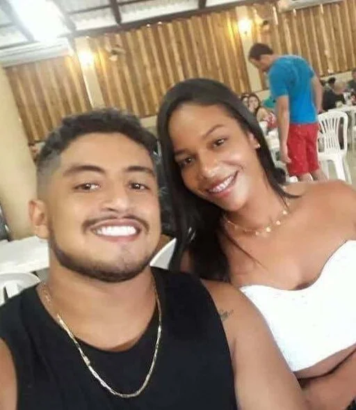 Novinha traiu marido com amigo dele em casa!!! vazou, vazada, vazados, amador, novinha, corno image 1