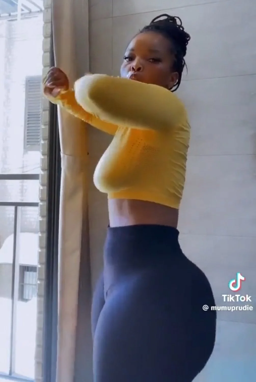 Drop: 2003 BIG t h i ck ass😍 image 4
