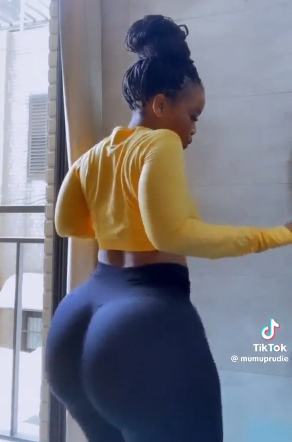 Drop: 2003 BIG t h i ck ass😍 image 5