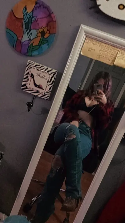 dm me wwyd to this 18 year old slut (original got deleted) cover image