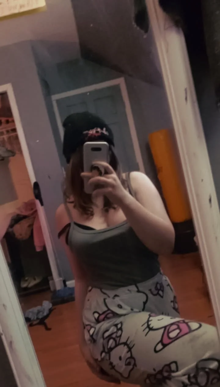 dm me wwyd to this 18 year old slut (original got deleted) image 2