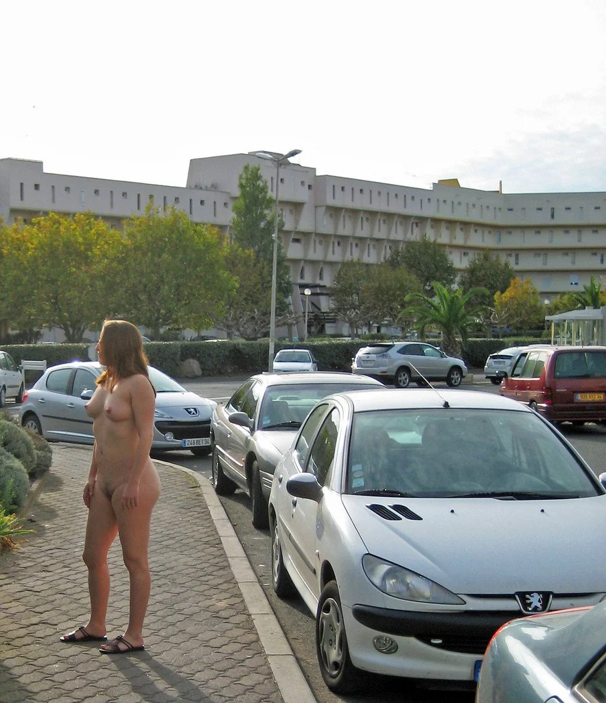Girls nude in public 49 image 15