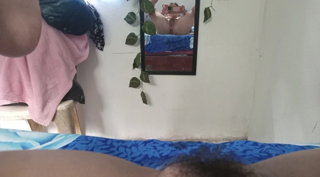 Mi novia abriendo las patas image 1