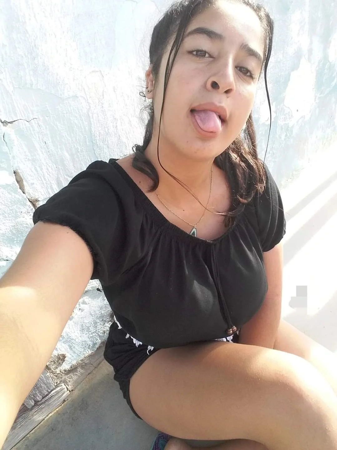 Vazou foto de novinha gostosa mostrando a buceta pro amante image 9