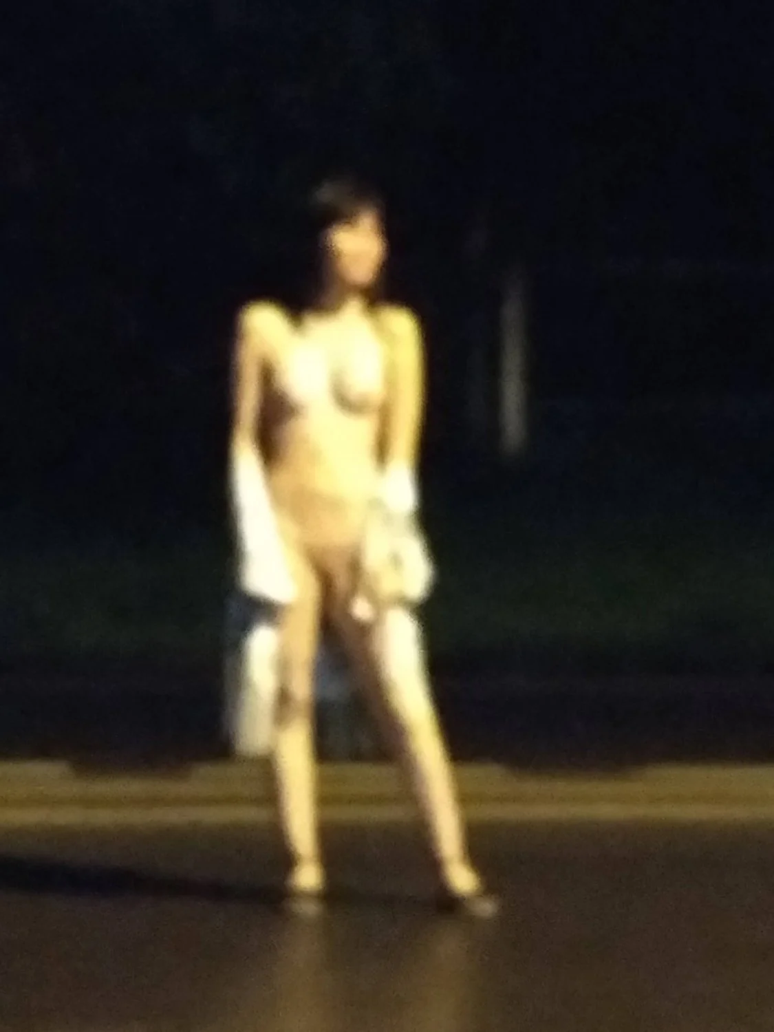 Carol sai assim na rua em busca dos comedores image 4
