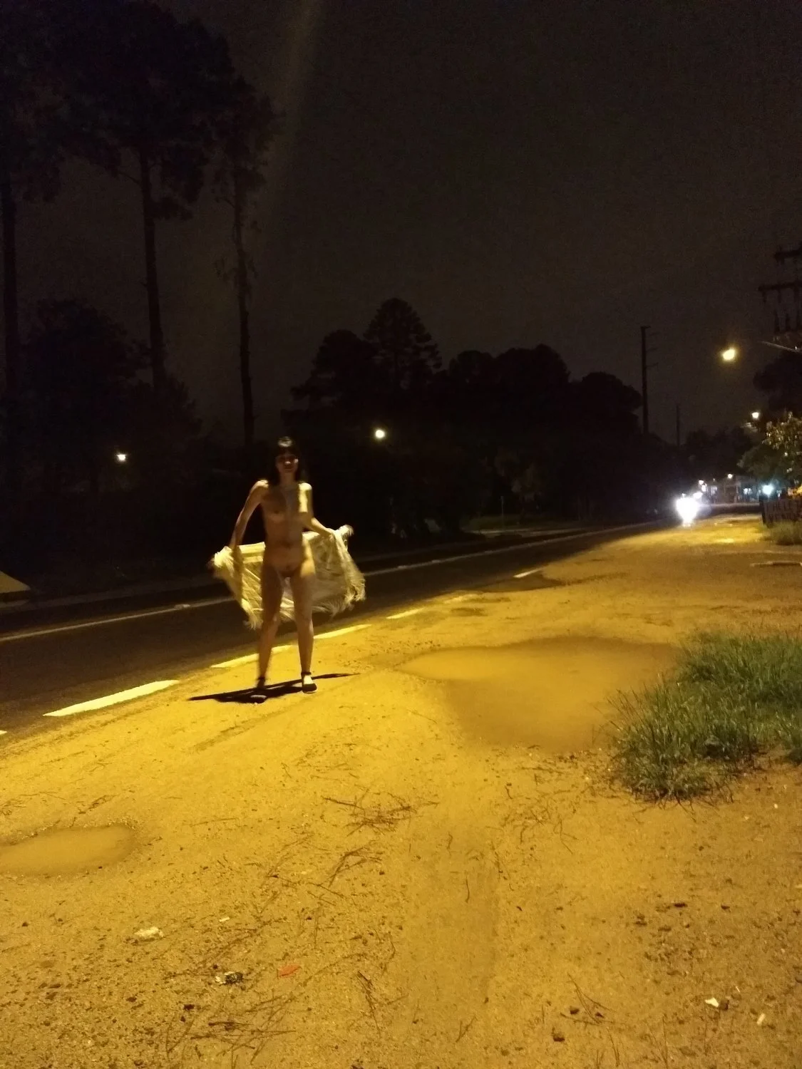 Carol sai assim na rua em busca dos comedores image 5