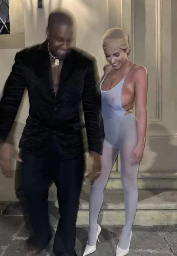 Kanye West came to the 2025 Grammys with his naked wife Bianca Censori image 10