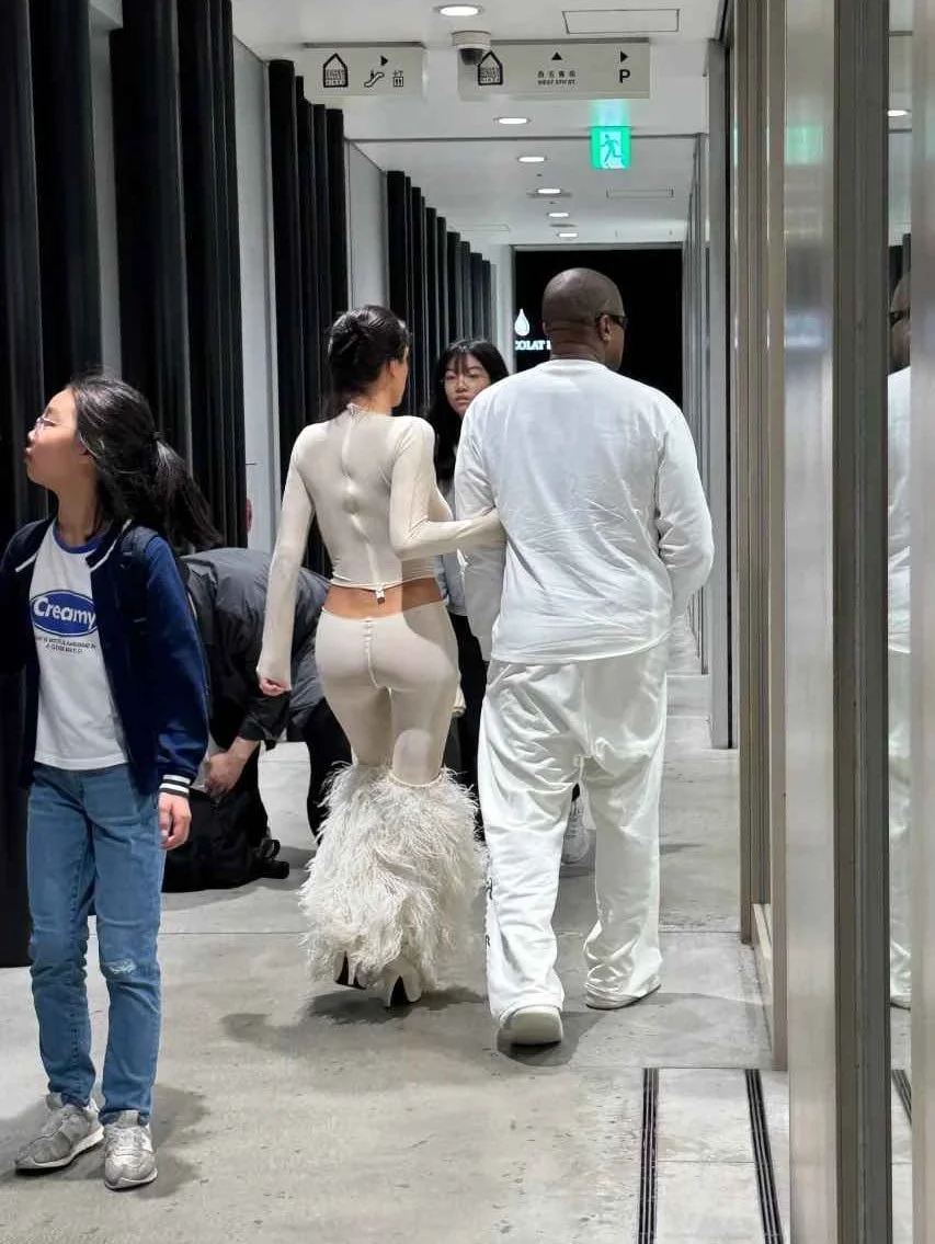 Kanye West came to the 2025 Grammys with his naked wife Bianca Censori image 12