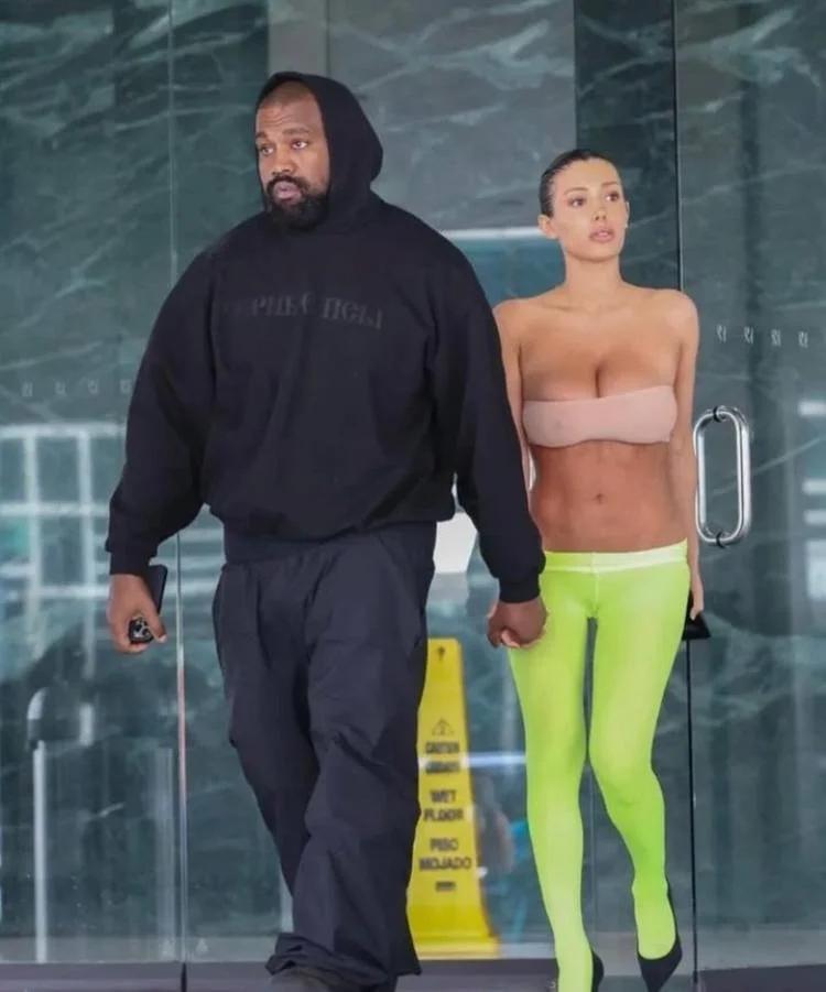 Kanye West came to the 2025 Grammys with his naked wife Bianca Censori image 13