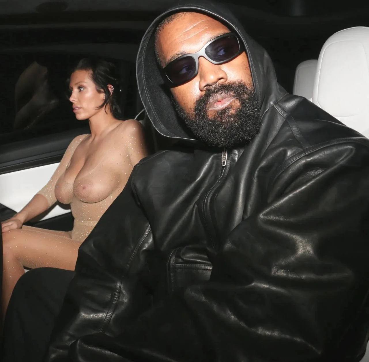 Kanye West came to the 2025 Grammys with his naked wife Bianca Censori image 14