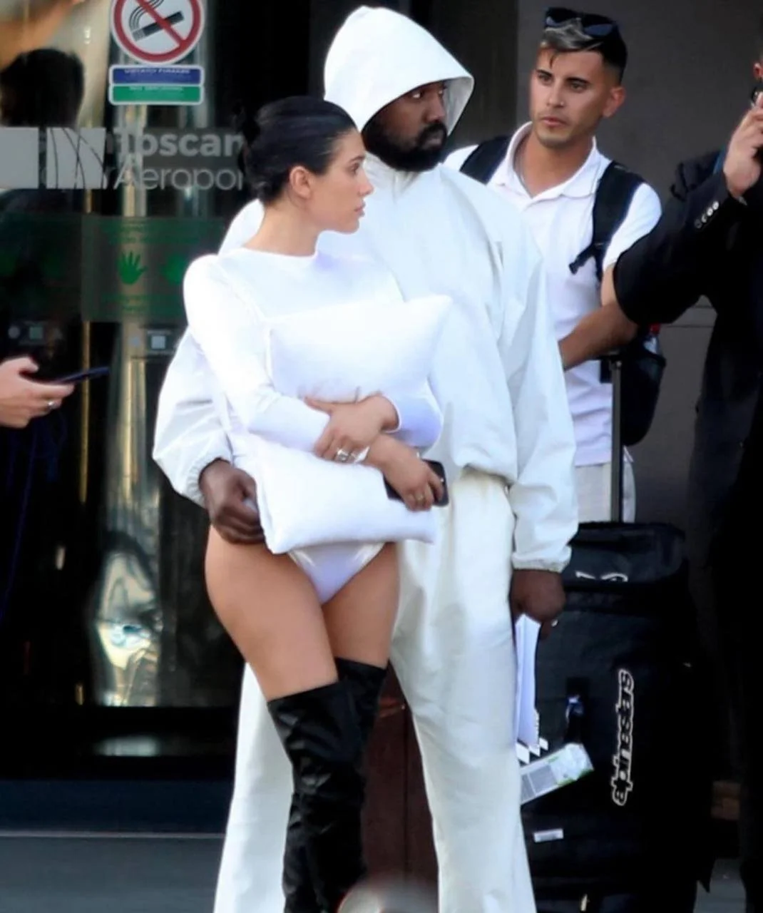 Kanye West came to the 2025 Grammys with his naked wife Bianca Censori image 19