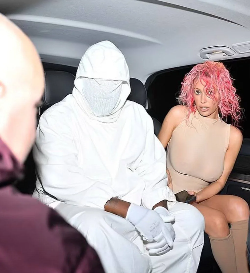 Kanye West came to the 2025 Grammys with his naked wife Bianca Censori image 21