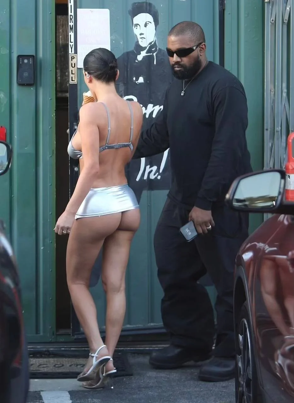 Kanye West came to the 2025 Grammys with his naked wife Bianca Censori image 24