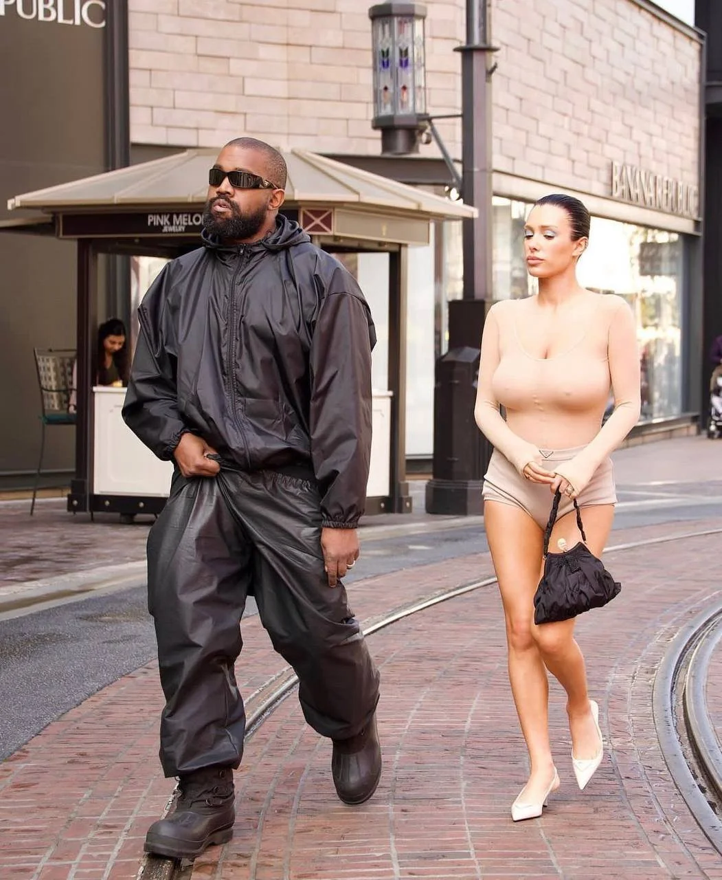 Kanye West came to the 2025 Grammys with his naked wife Bianca Censori image 25