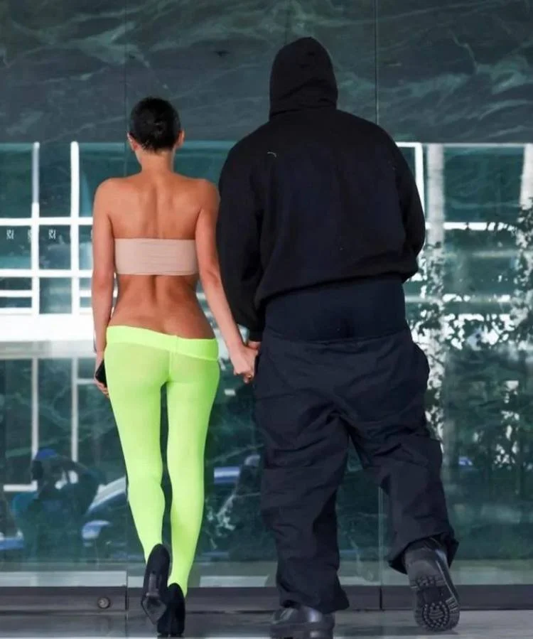 Kanye West came to the 2025 Grammys with his naked wife Bianca Censori image 27