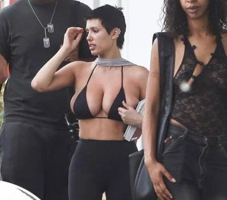 Kanye West came to the 2025 Grammys with his naked wife Bianca Censori image 37