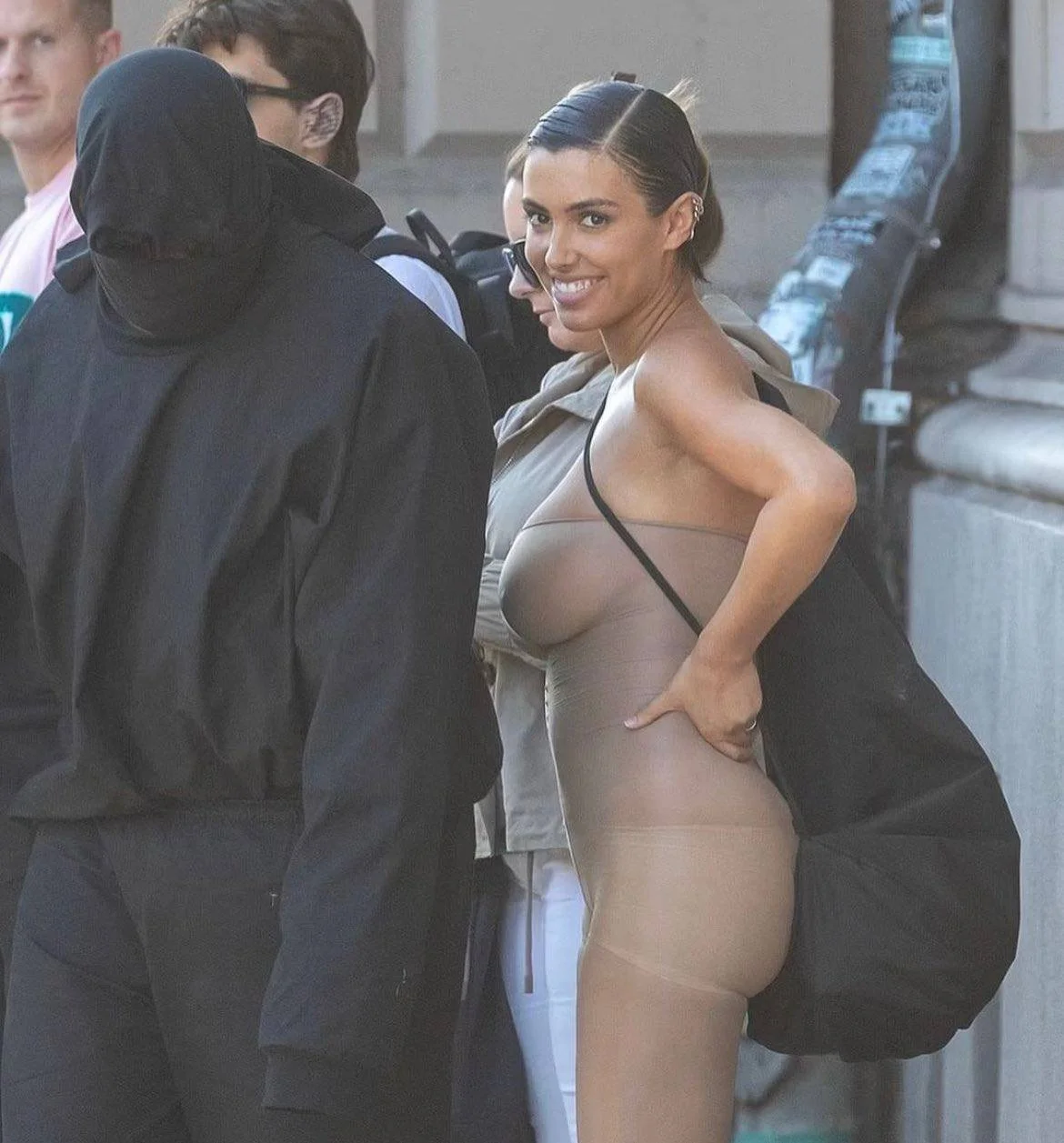 Kanye West came to the 2025 Grammys with his naked wife Bianca Censori image 38