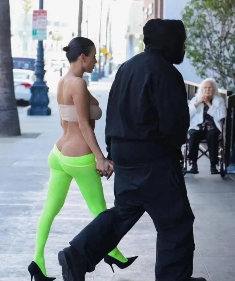 Kanye West came to the 2025 Grammys with his naked wife Bianca Censori image 4