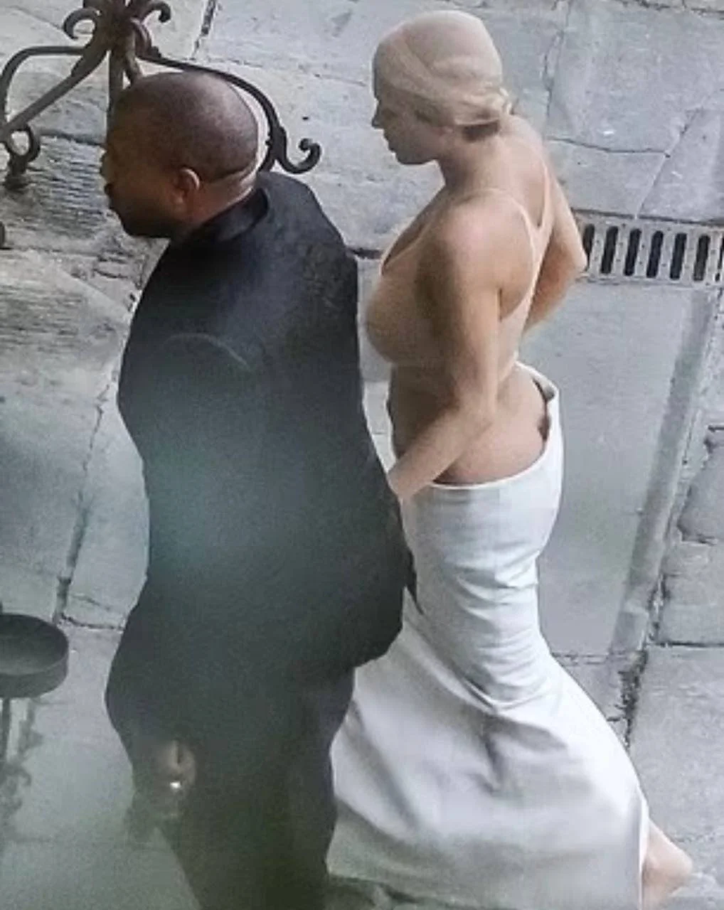Kanye West came to the 2025 Grammys with his naked wife Bianca Censori image 42