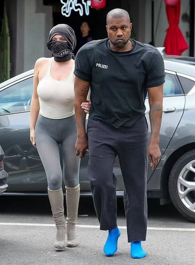 Kanye West came to the 2025 Grammys with his naked wife Bianca Censori image 47
