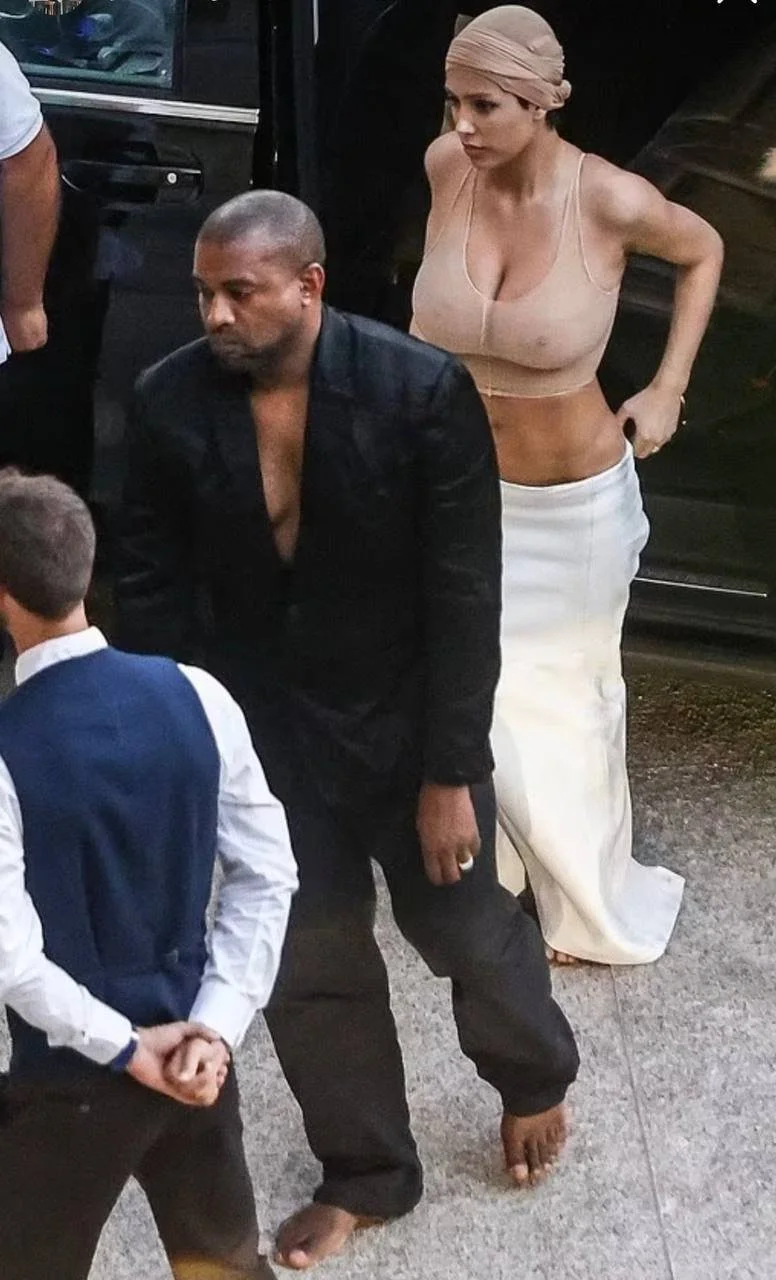 Kanye West came to the 2025 Grammys with his naked wife Bianca Censori image 5