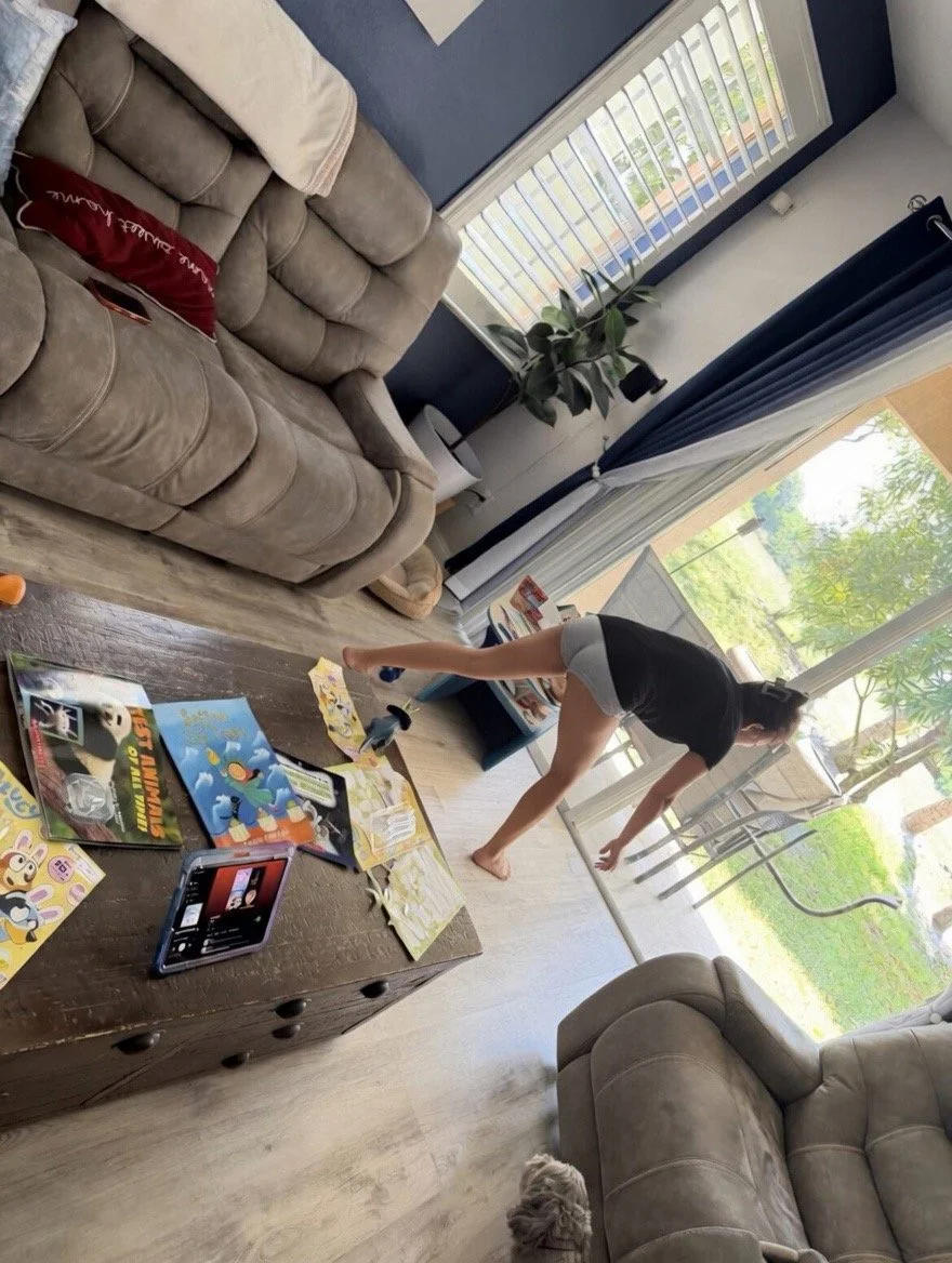 MY GIRLFRIENDS SEXY MOM image 2