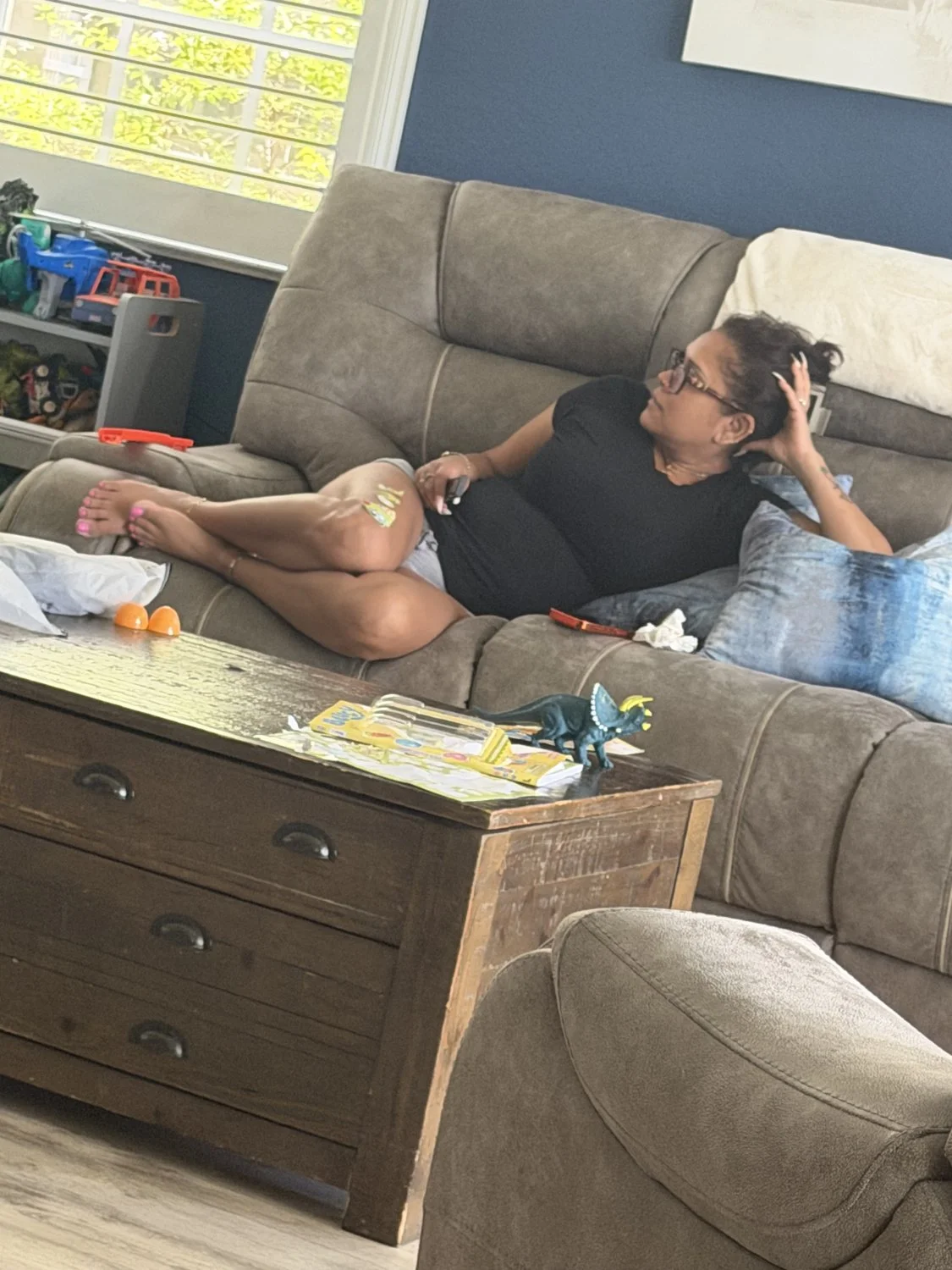 MY GIRLFRIENDS SEXY MOM image 5