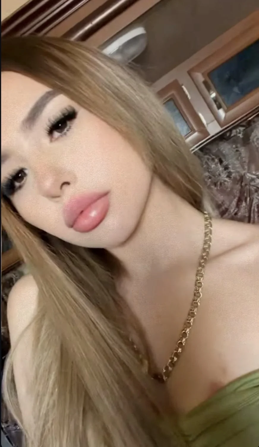 Left baby girl with a hickey on her image 3