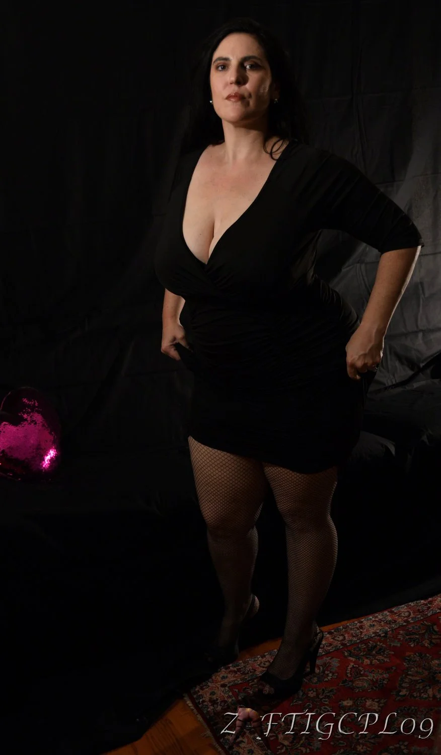 Mature BBW Webslut Mrs. Z strips out of her little black dress image 5