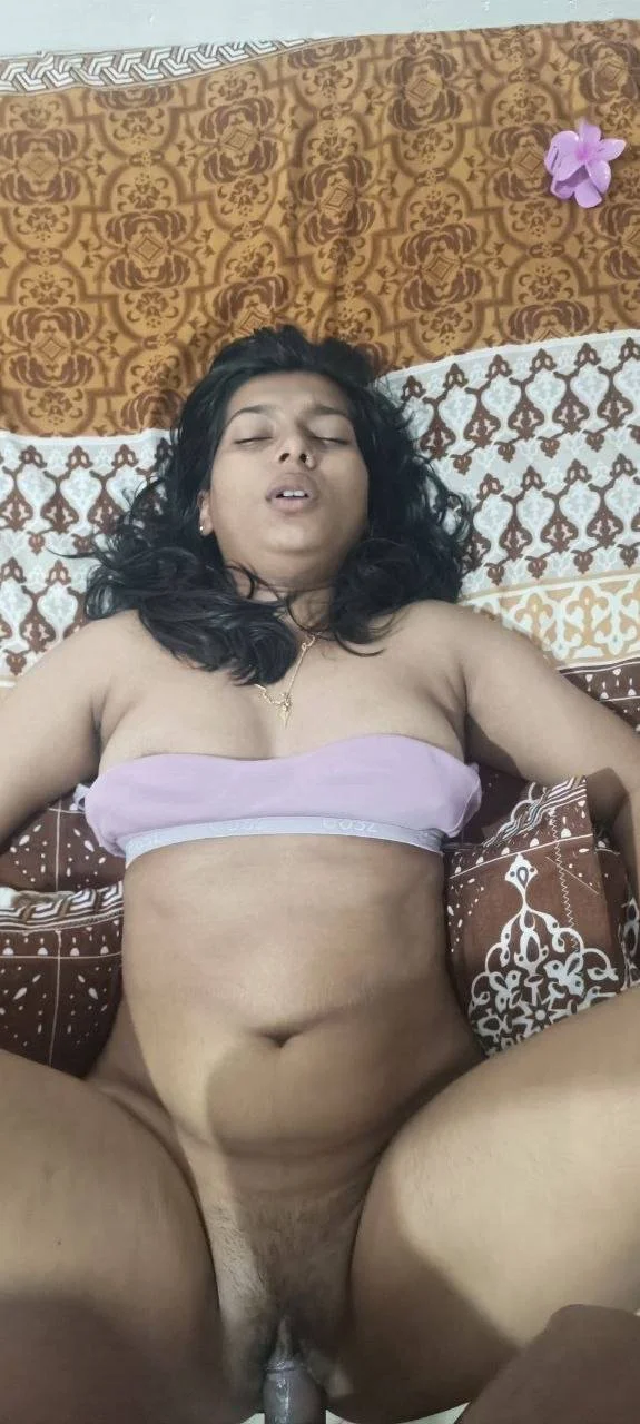579 - Indian girl taking dick good image 4
