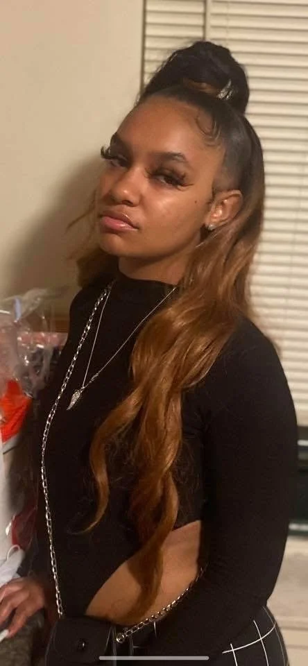 Lightskin t33n washing her fat ass cheeks 😩 part 1 image 3