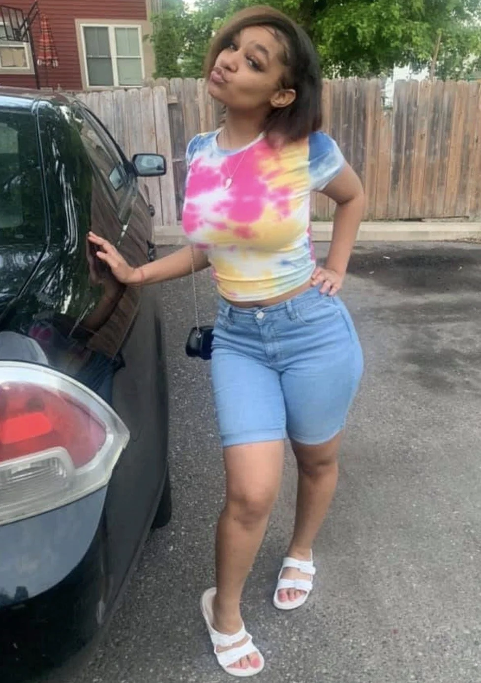 Lightskin t33n washing her fat ass cheeks 😩 part 1 image 4