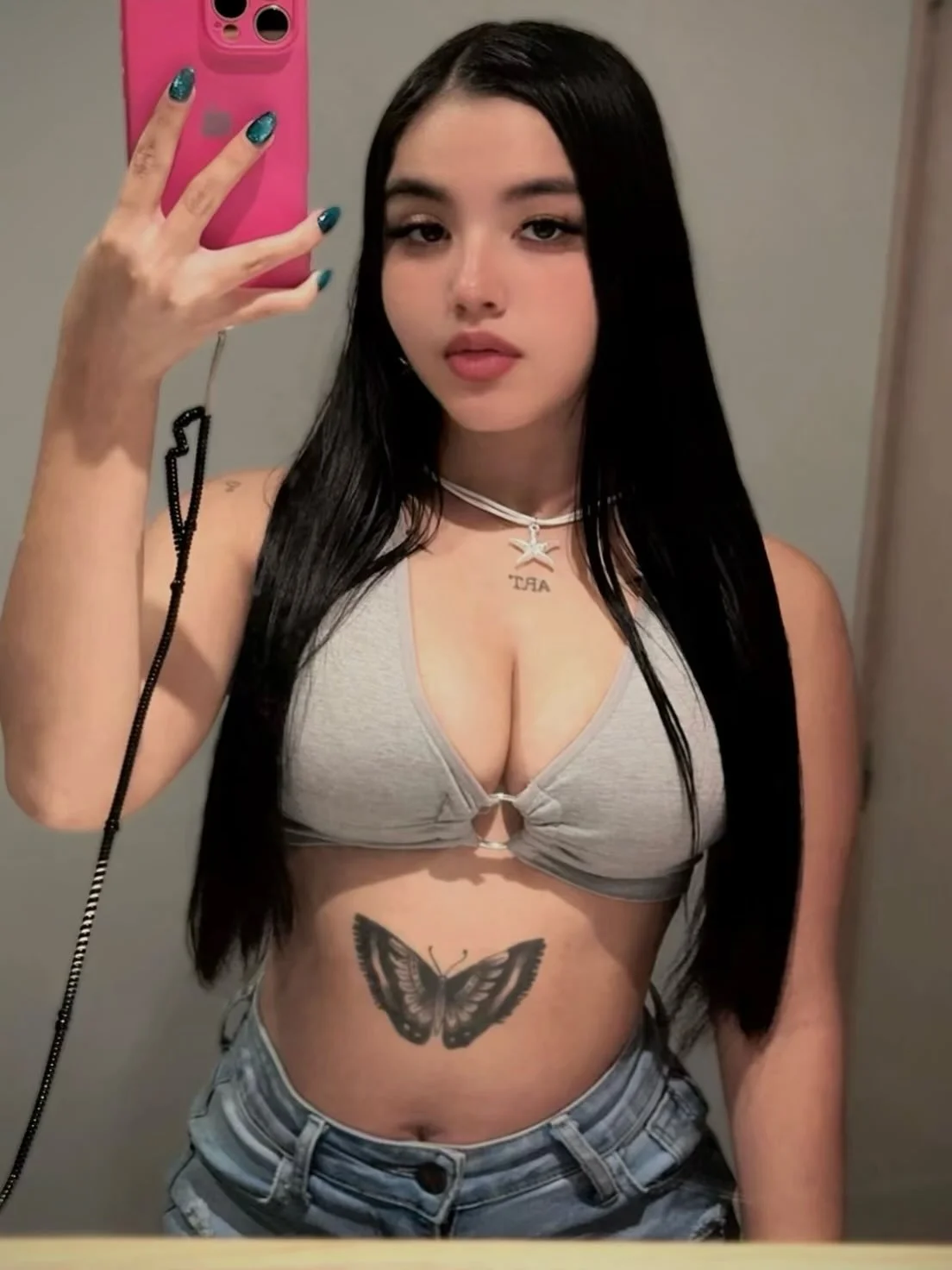 latina de tetas hermosas image 10