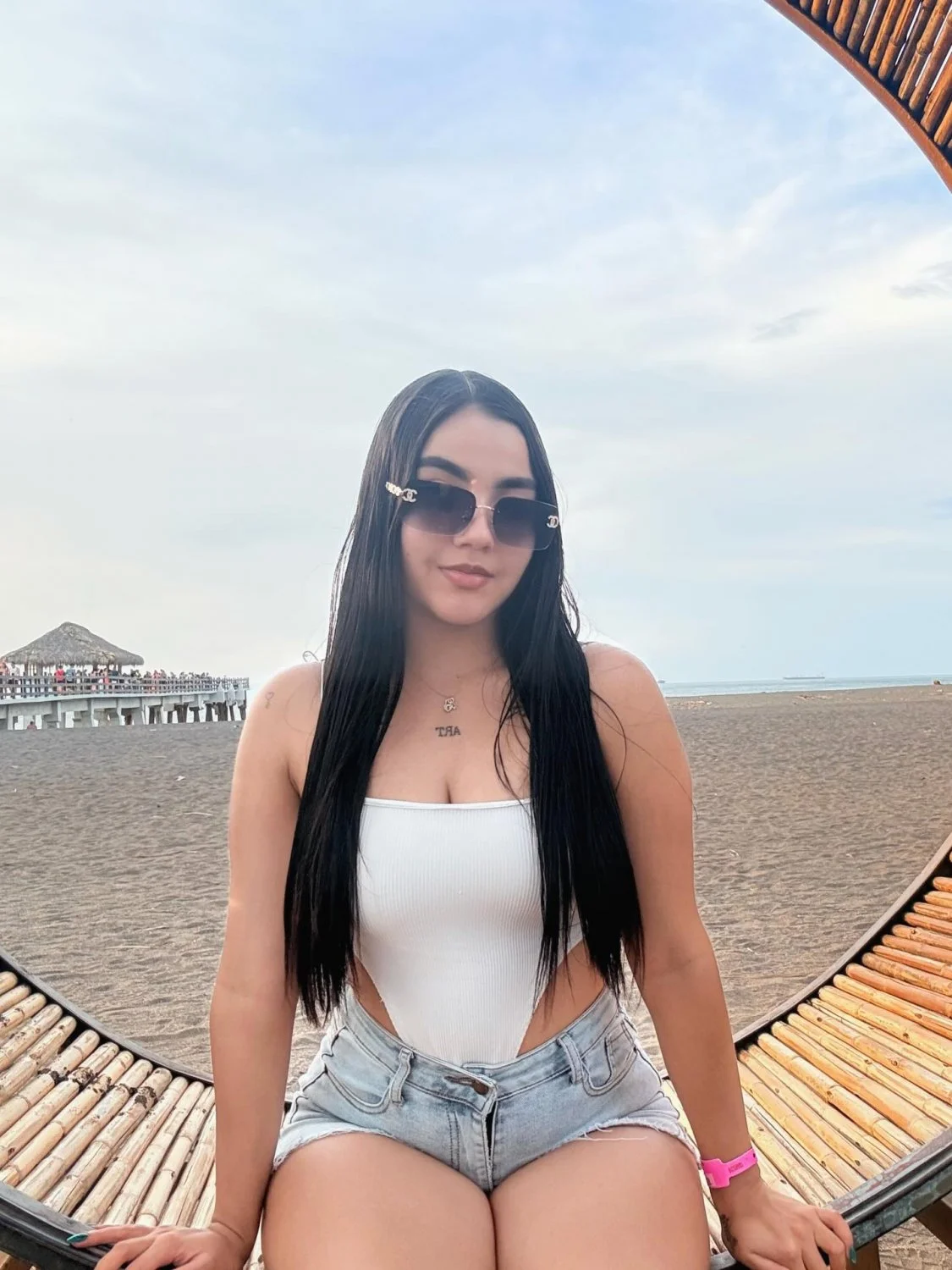 latina de tetas hermosas image 15