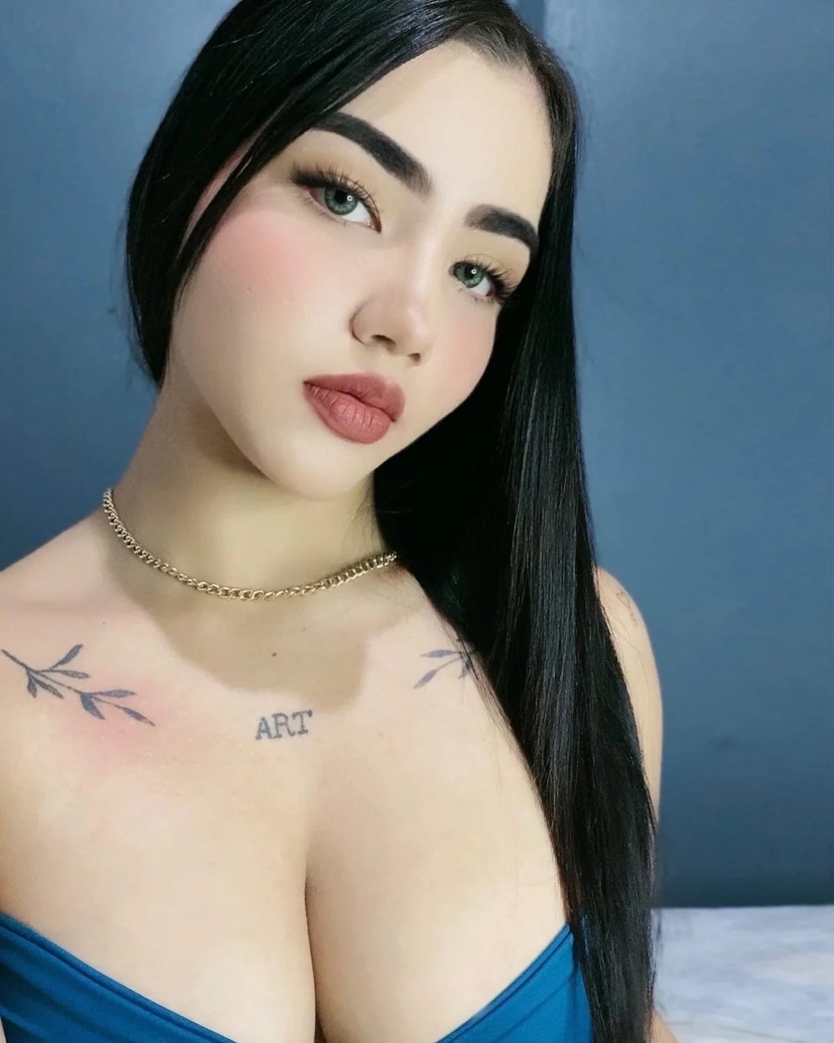 latina de tetas hermosas image 7