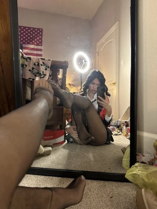 Asian Toes image 12