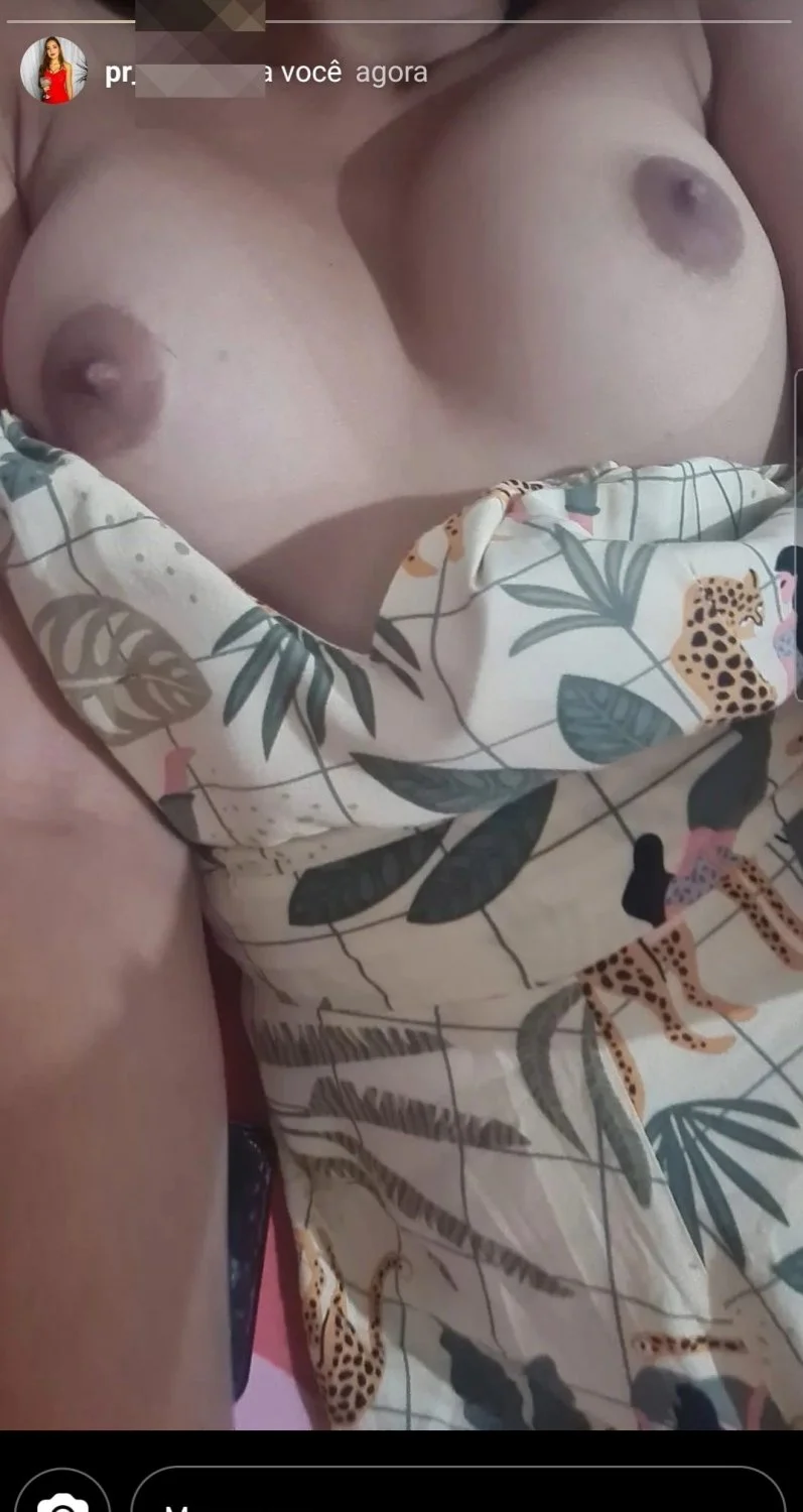 NOVINHA GOSTOSA ENVIA NUDE PARA COMEDOR image 14