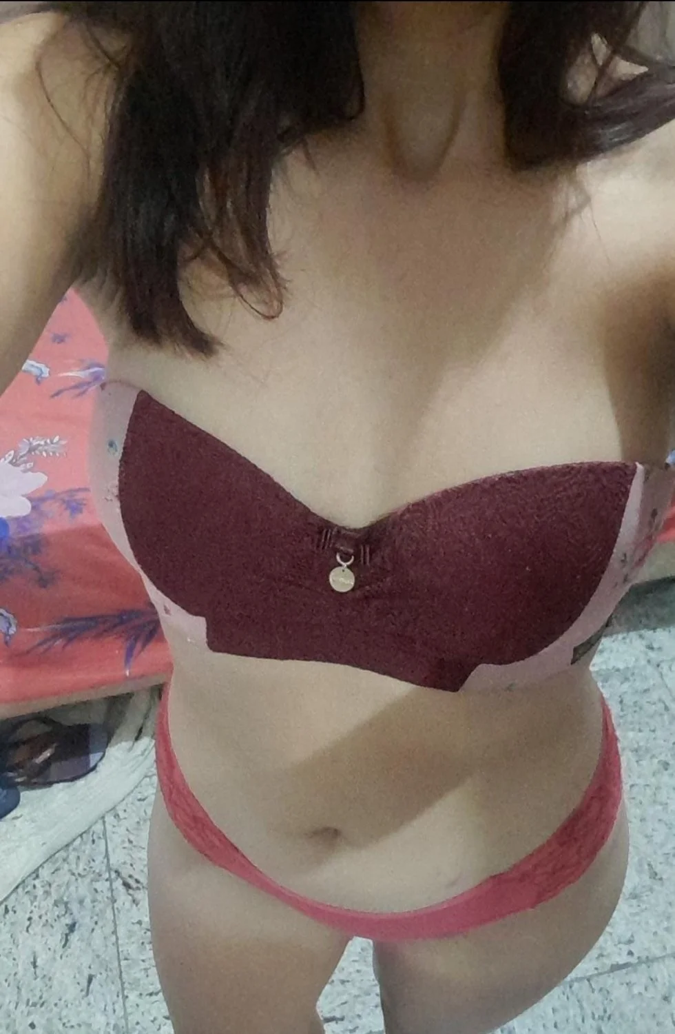 NOVINHA GOSTOSA ENVIA NUDE PARA COMEDOR image 3