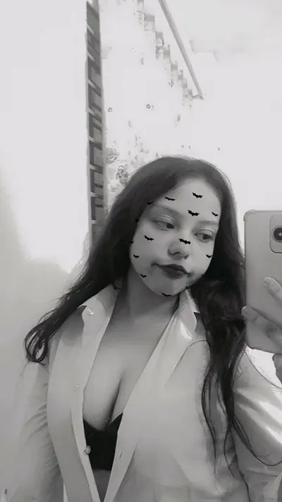 Indian Bitch Shows Everything But Her Tits cover image