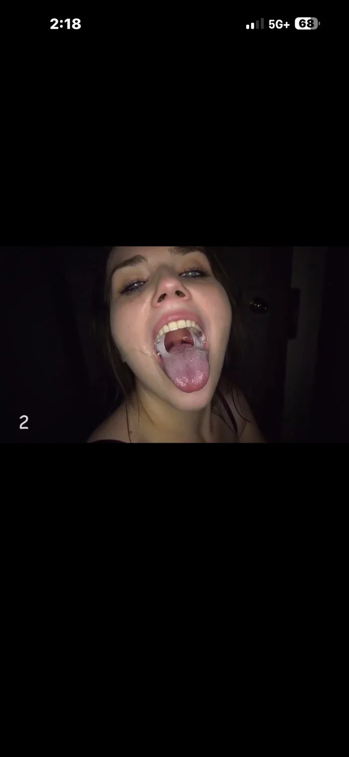 Hoes with Nut in they mouth image 7