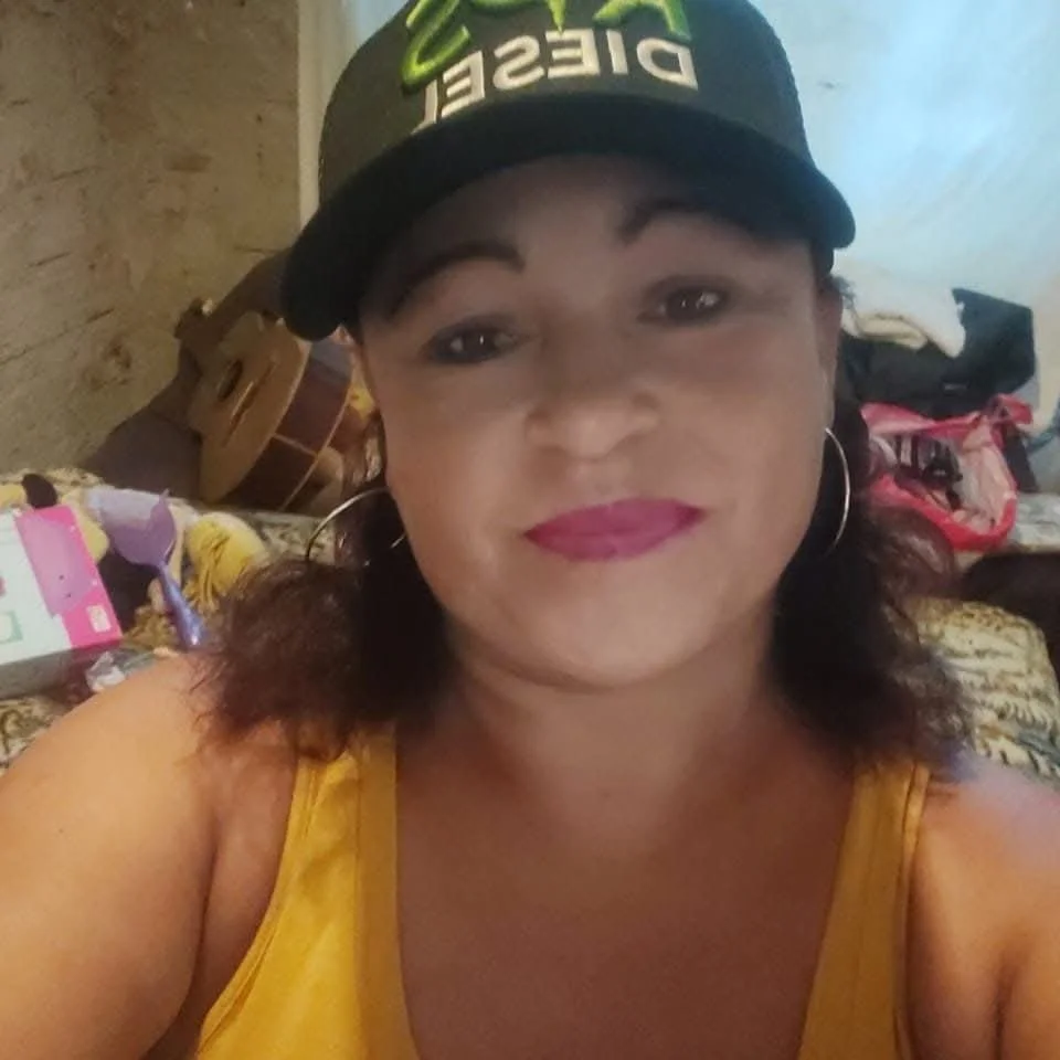 Vera coroa feia da buceta bonita main image