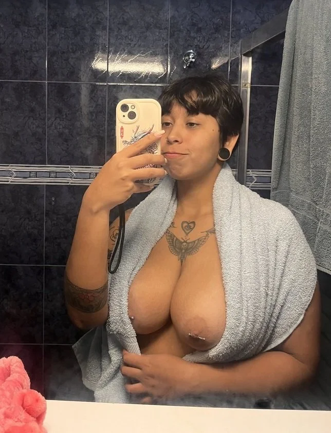 YERAL SEXY TATUADA image 3