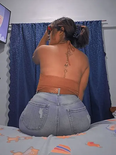 Que les parece la puta d paola Guzman cover image