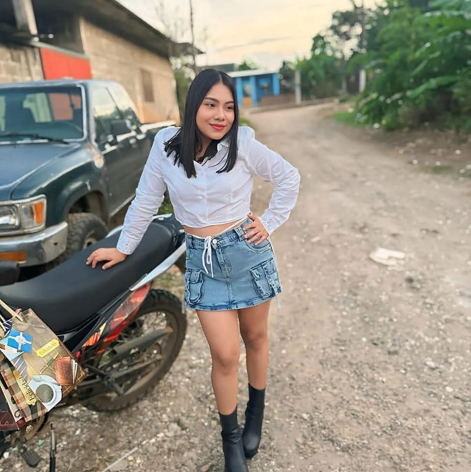 Que les parece la puta d paola Guzman image 5