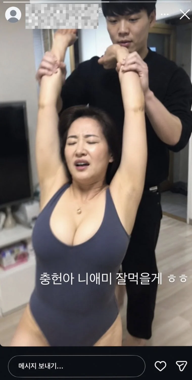 [AI] 충헌이엄마 따먹는거 스토리에 올리기. Sons bully upload fucking milf on his instagram main image